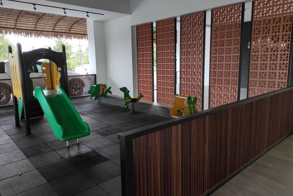 Cozzyhome@Rex Bdc Kuching Luaran gambar